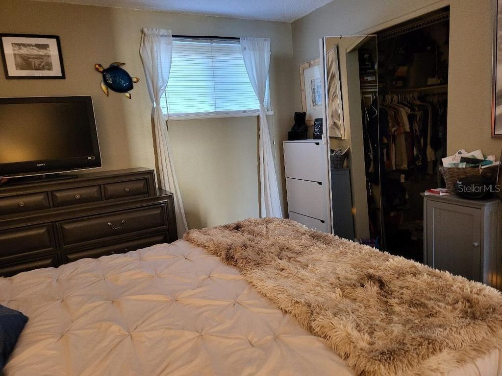 Image 8 of property listing at 550 ORANGE DRIVE 1, Altamonte Springs, FL 32701