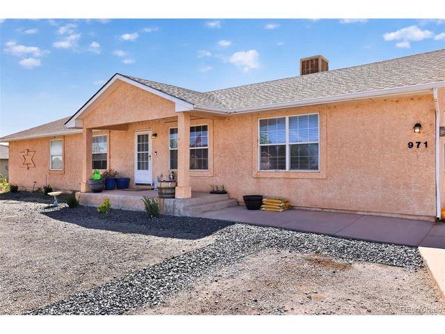 971 S Los Charros Dr, Pueblo, CO 81007