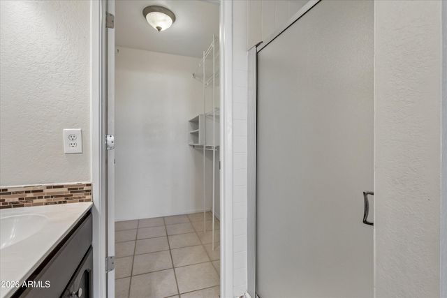3301 E EARLL Drive 223, Phoenix, AZ 85018