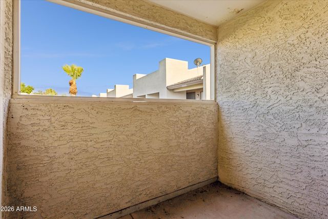 3301 E EARLL Drive 223, Phoenix, AZ 85018