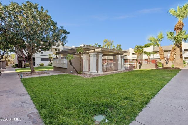 3301 E EARLL Drive 223, Phoenix, AZ 85018