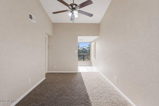 3301 E EARLL Drive 223, Phoenix, AZ 85018
