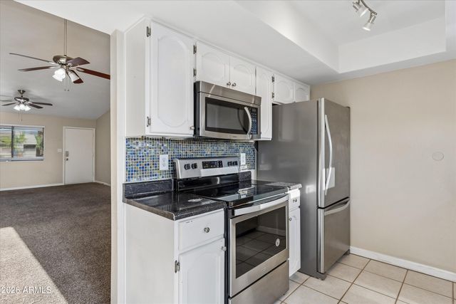 3301 E EARLL Drive 223, Phoenix, AZ 85018