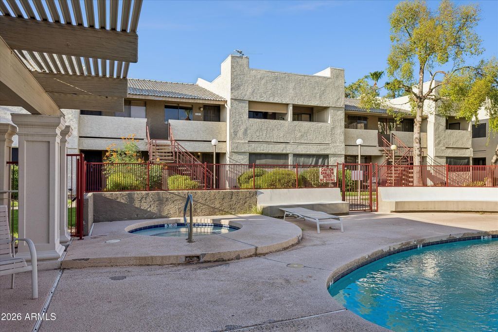 3301 E EARLL Drive 223, Phoenix, AZ 85018