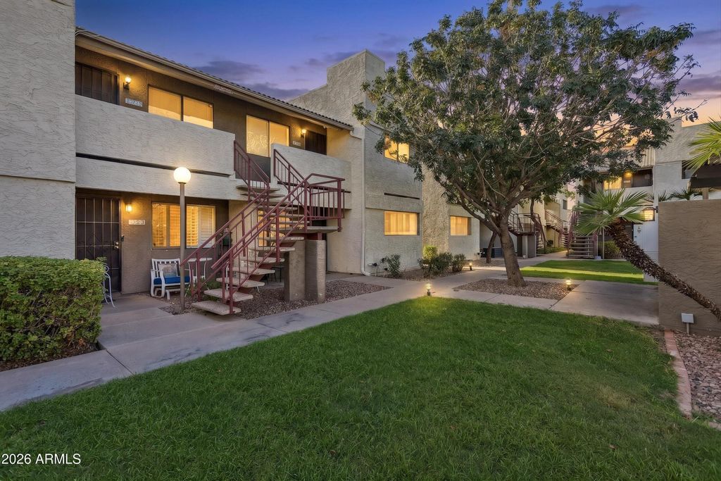 3301 E EARLL Drive 223, Phoenix, AZ 85018 — photo 2
