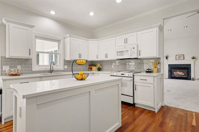 2864 Riverwoods Drive, Rockford, MI 49341