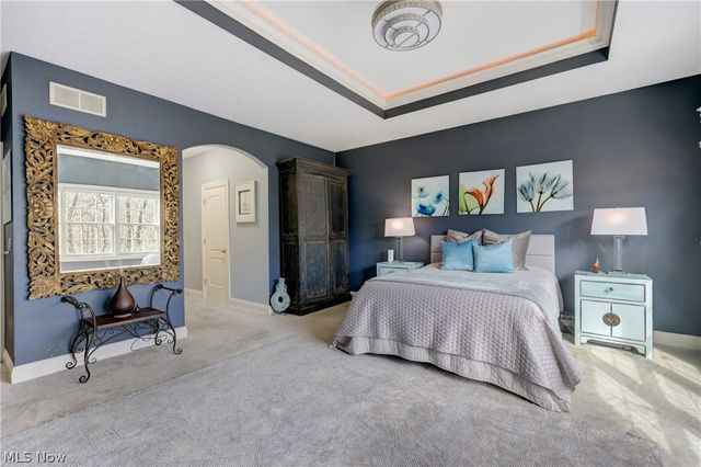 9 River Side Drive, Rocky River, OH 44116