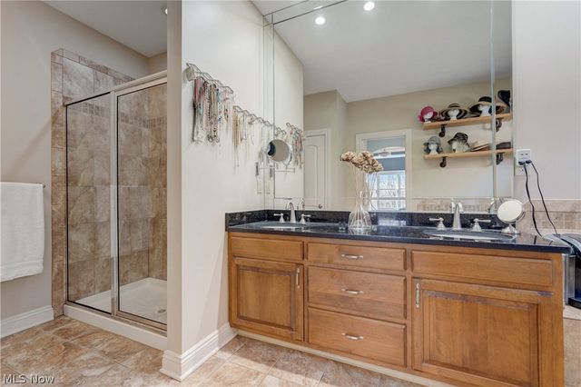 9 River Side Drive, Rocky River, OH 44116