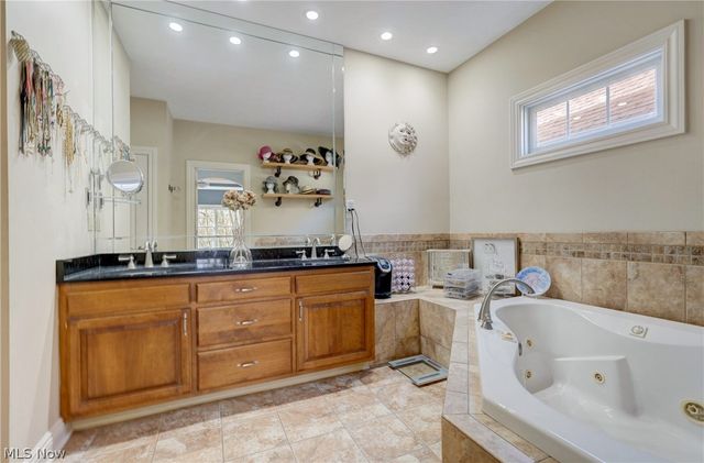 9 River Side Drive, Rocky River, OH 44116