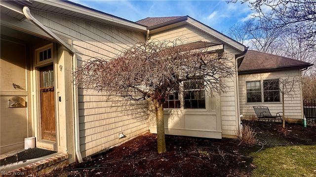 9 River Side Drive, Rocky River, OH 44116