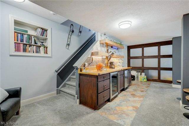 9 River Side Drive, Rocky River, OH 44116