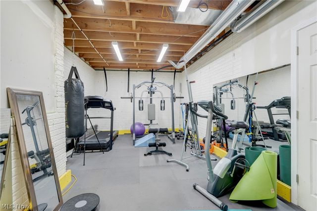 9 River Side Drive, Rocky River, OH 44116