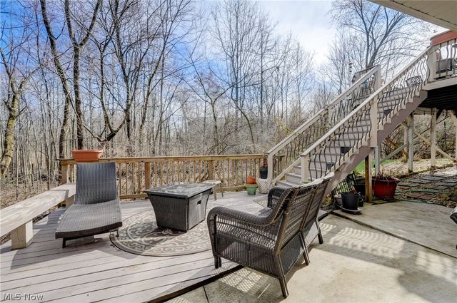 9 River Side Drive, Rocky River, OH 44116