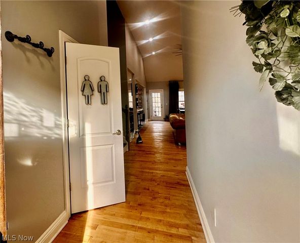 9 River Side Drive, Rocky River, OH 44116