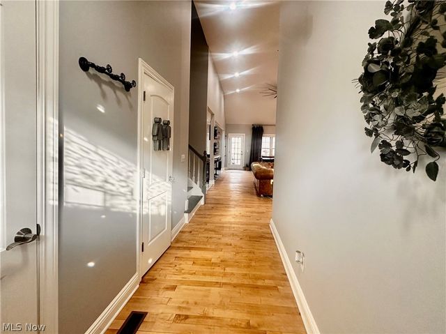 9 River Side Drive, Rocky River, OH 44116