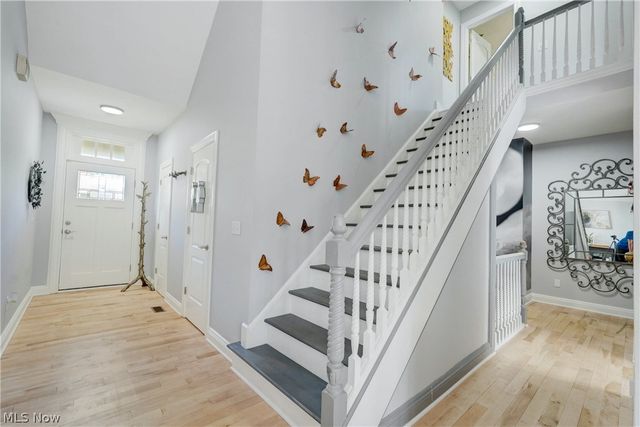 9 River Side Drive, Rocky River, OH 44116