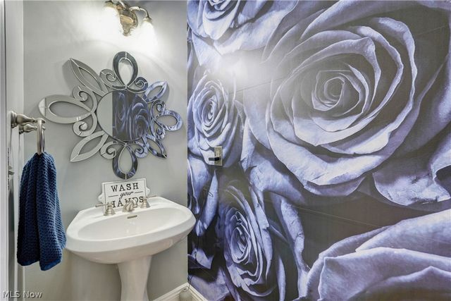 9 River Side Drive, Rocky River, OH 44116