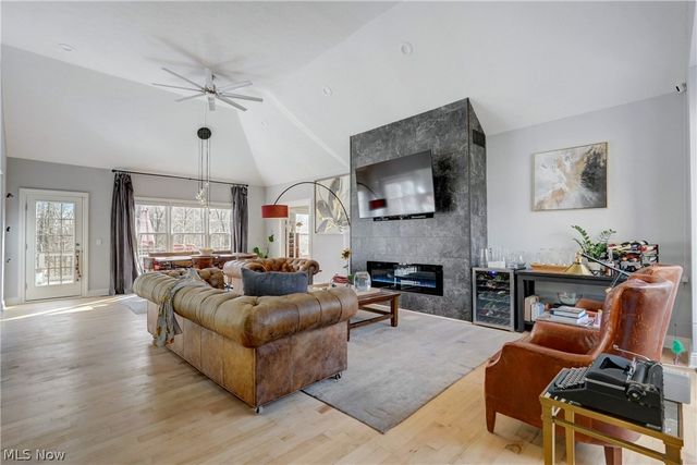 9 River Side Drive, Rocky River, OH 44116