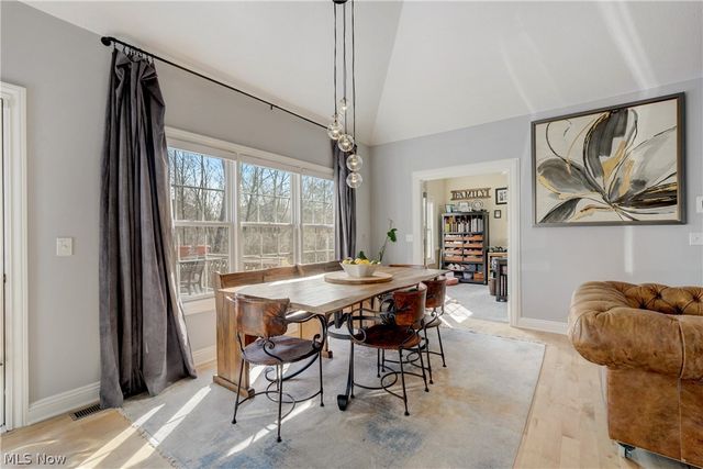 9 River Side Drive, Rocky River, OH 44116