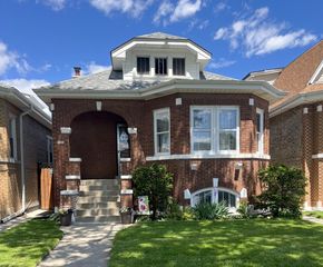 5320 W WOLFRAM Street, Chicago, IL 60641