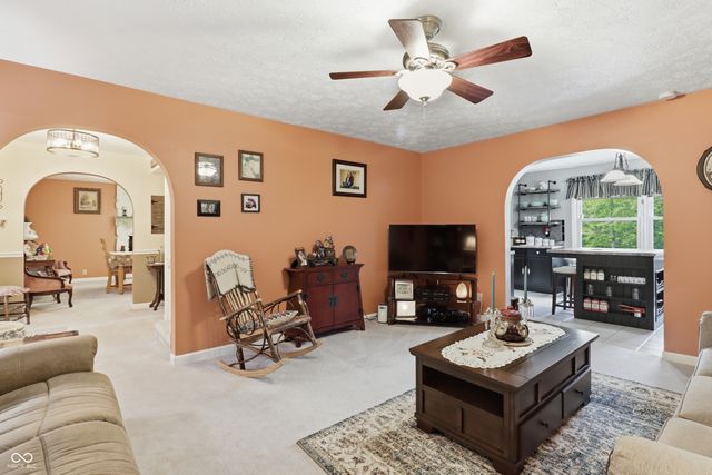 4055 Red Bud Lane, Martinsville, IN 46151