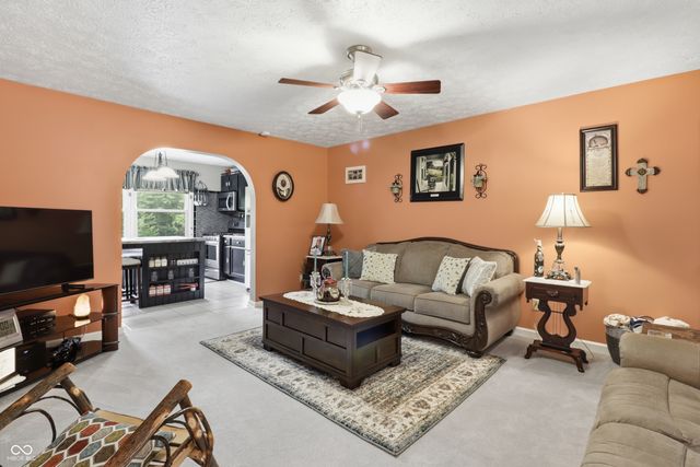 4055 Red Bud Lane, Martinsville, IN 46151