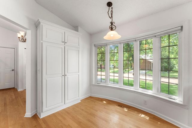 6522 Gray Fox Curve, Chanhassen, MN 55317