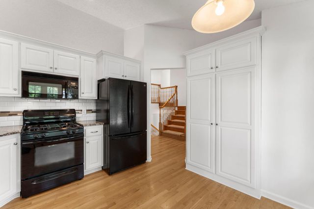 6522 Gray Fox Curve, Chanhassen, MN 55317