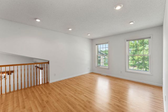 6522 Gray Fox Curve, Chanhassen, MN 55317