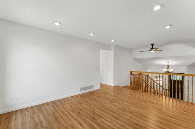 6522 Gray Fox Curve, Chanhassen, MN 55317