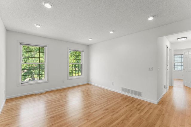 6522 Gray Fox Curve, Chanhassen, MN 55317