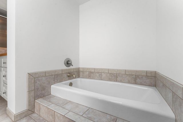 6522 Gray Fox Curve, Chanhassen, MN 55317