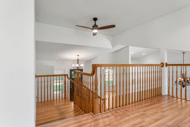 6522 Gray Fox Curve, Chanhassen, MN 55317