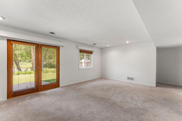 6522 Gray Fox Curve, Chanhassen, MN 55317