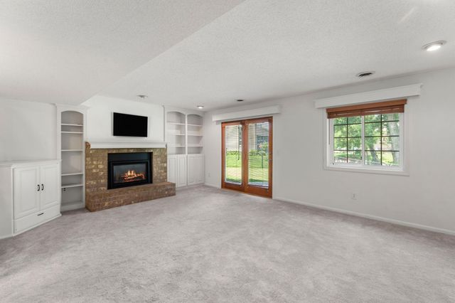 6522 Gray Fox Curve, Chanhassen, MN 55317