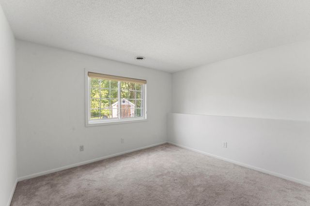 6522 Gray Fox Curve, Chanhassen, MN 55317