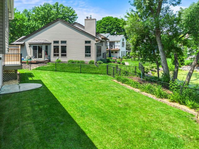 6522 Gray Fox Curve, Chanhassen, MN 55317