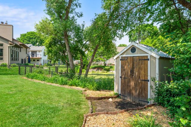 6522 Gray Fox Curve, Chanhassen, MN 55317
