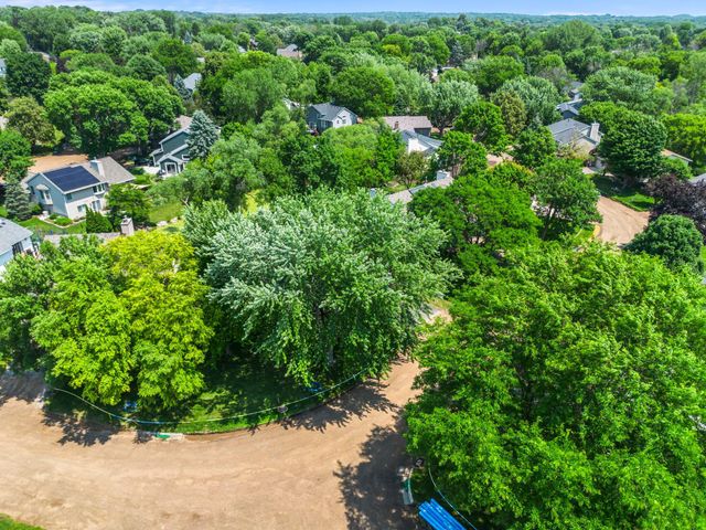 6522 Gray Fox Curve, Chanhassen, MN 55317