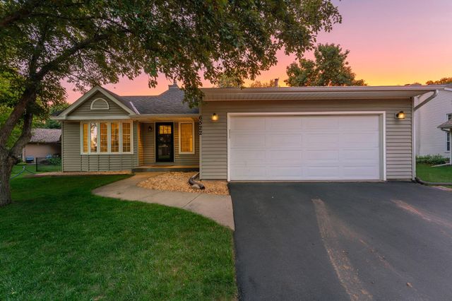 6522 Gray Fox Curve, Chanhassen, MN 55317