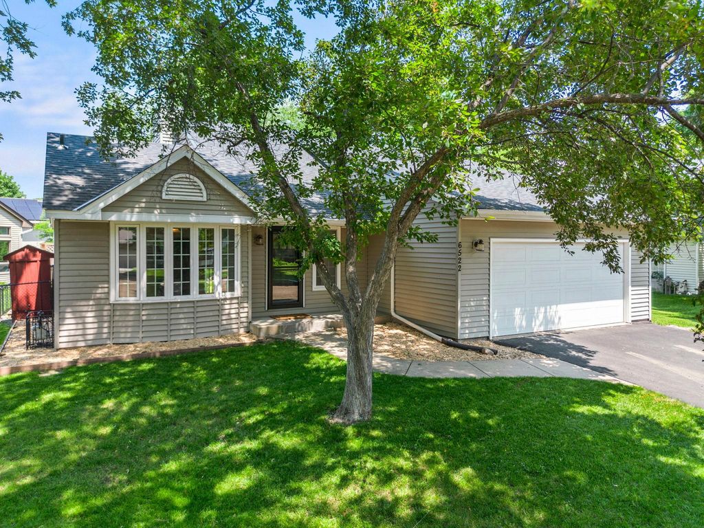 6522 Gray Fox Curve, Chanhassen, MN 55317