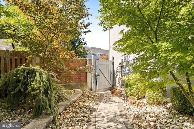 35 RICHARD CT, Princeton, NJ 08540