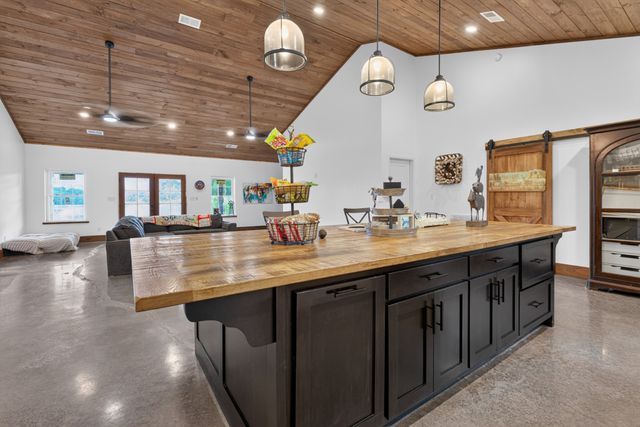 89 Beans Creek Vw, Belvidere, TN 37306