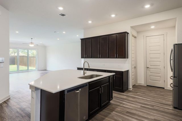 1917 Centerline LN, Georgetown, TX 78628