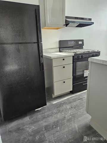 110 Market Street 3E, Perth Amboy, NJ 08861