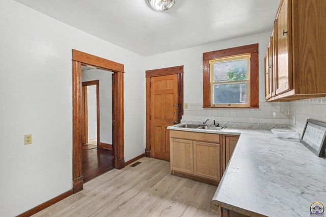1500 SW Tyler ST, Topeka, KS 66612