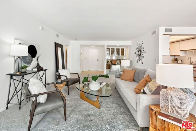1221 N Kings Road 305, West Hollywood, CA 90069
