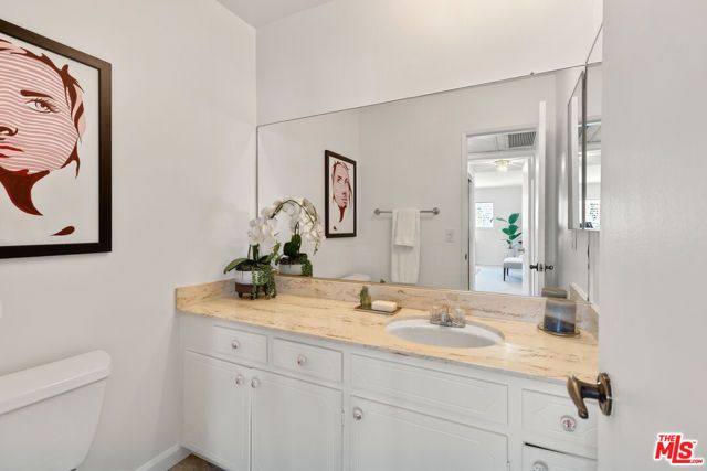 1221 N Kings Road 305, West Hollywood, CA 90069