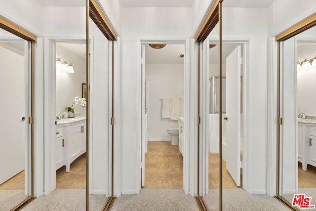 1221 N Kings Road 305, West Hollywood, CA 90069
