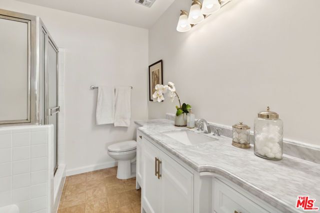 1221 N Kings Road 305, West Hollywood, CA 90069